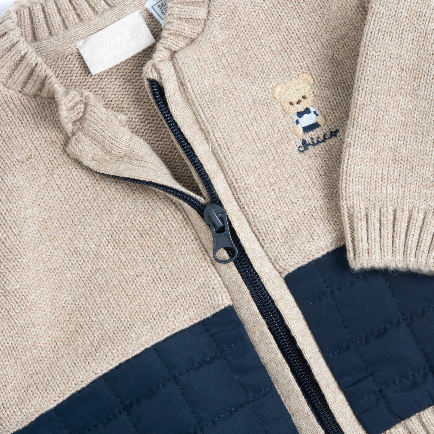Jacquette beige et bleue