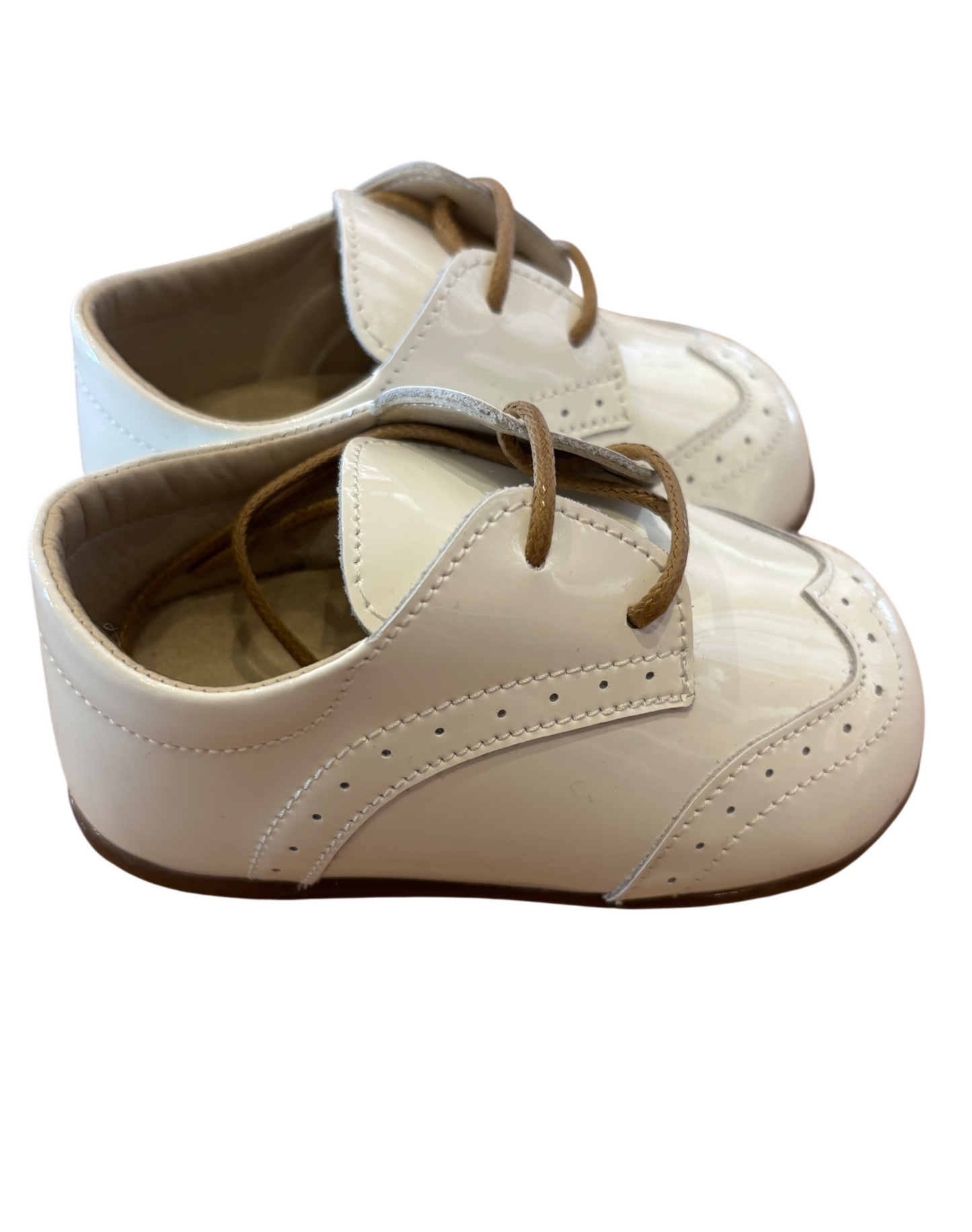 Derbies vernies blanches