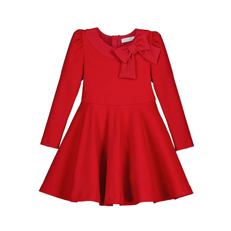 Robe rouge avec un nœud