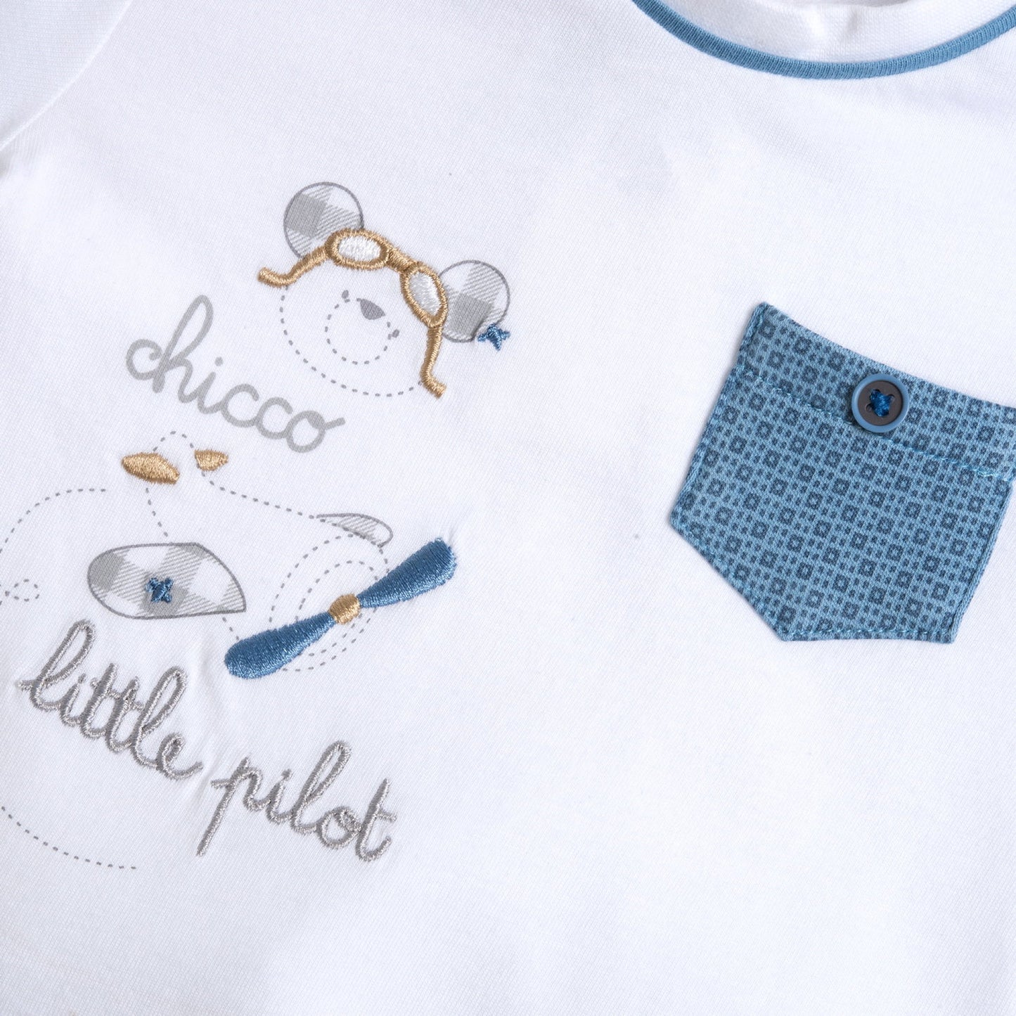 Ensemble blanc et bleu