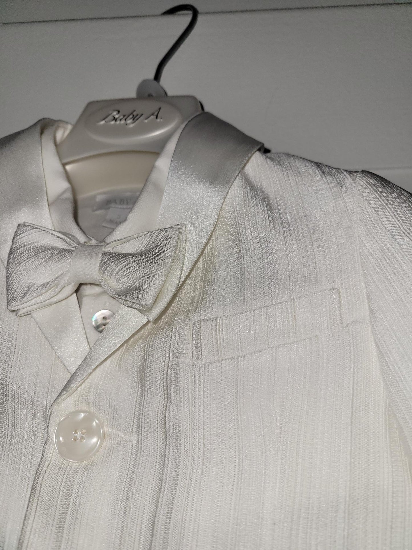 Costume blanc strié