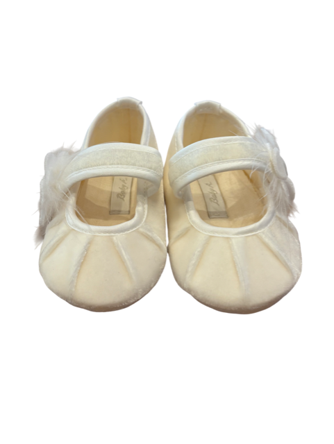 Ballerines blanches avec une fleur à plume