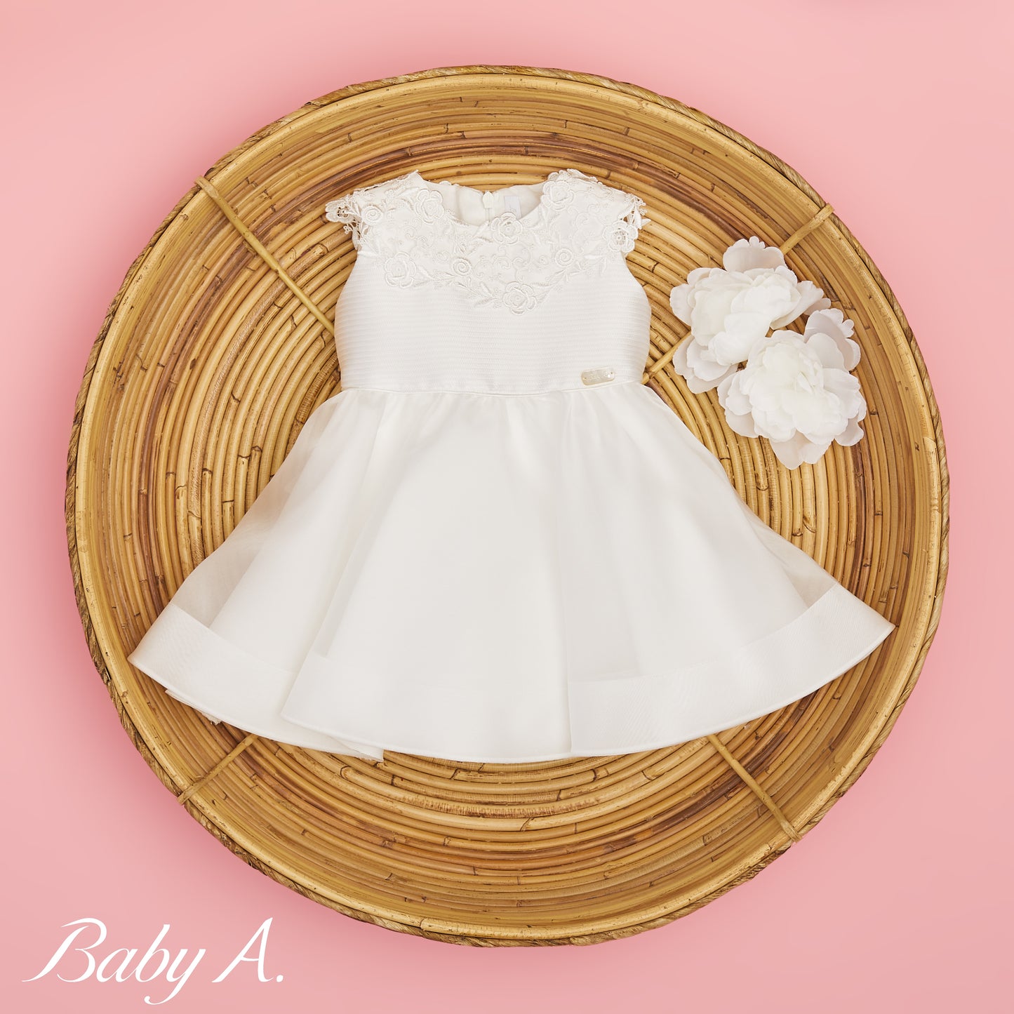 Robe cérémonie avec broderie col