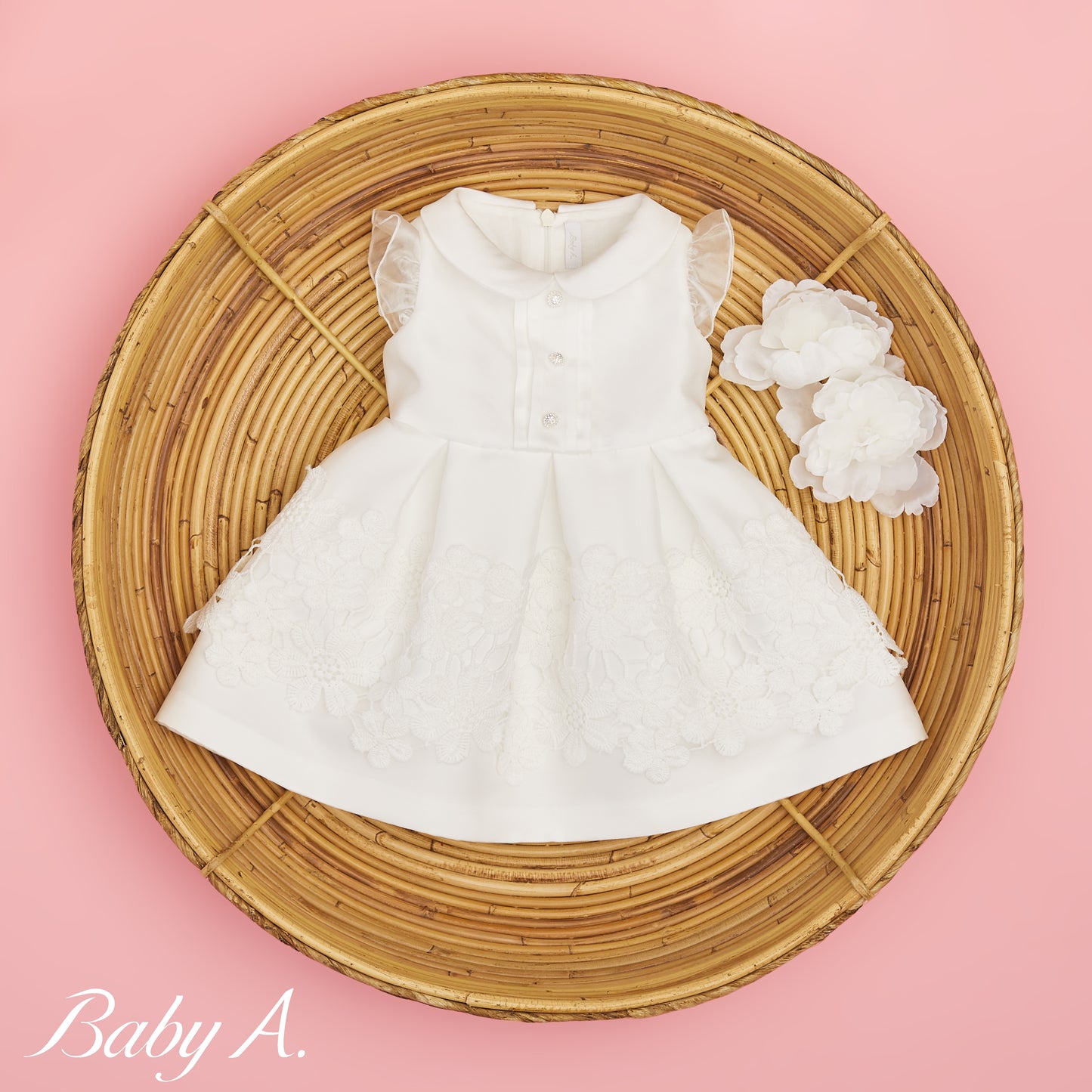 Robe avec détails en broderie