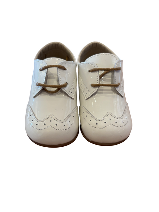 Derbies vernies blanches